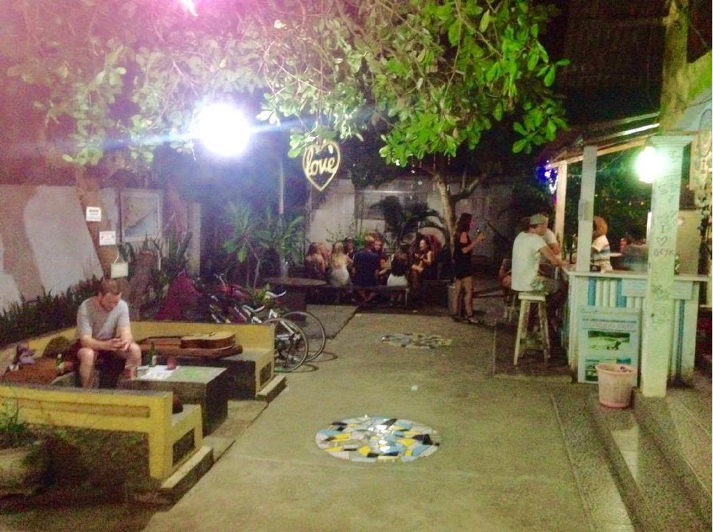 Good For Ya Knee Hostel & Bungalows (Adults Only) Gili Trawangan Exterior foto